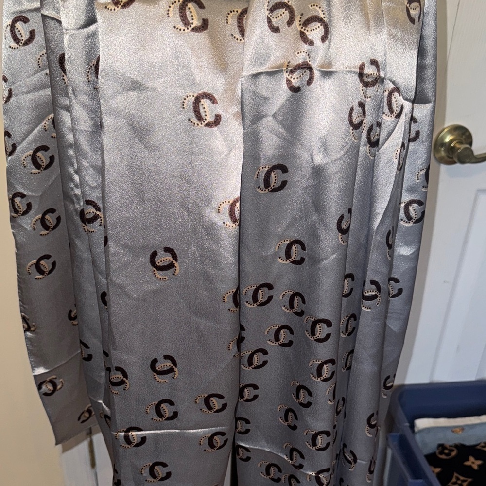 Elegant Silver Patterned Shawl - Picture 8 of 16